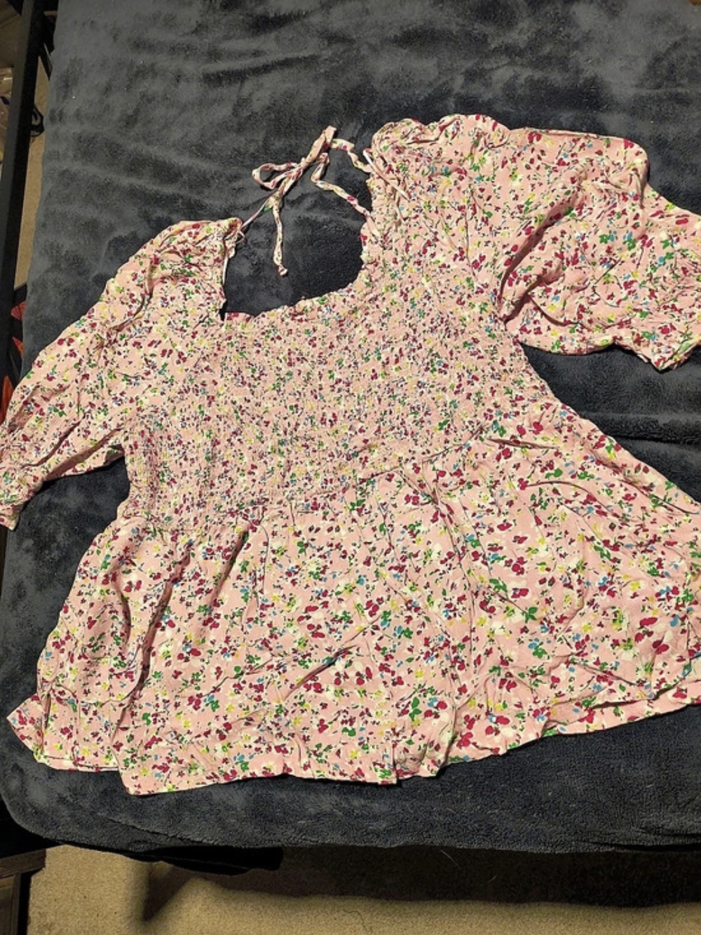 Crown & Ivy Floral Peplum Top Pink Size 2X Like New